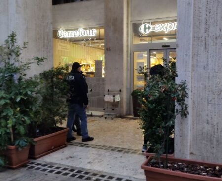 Tentato furto Carrefour centro storico