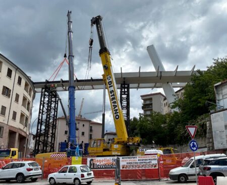 L’Aquila: montaggio impalcato ponte Belvedere