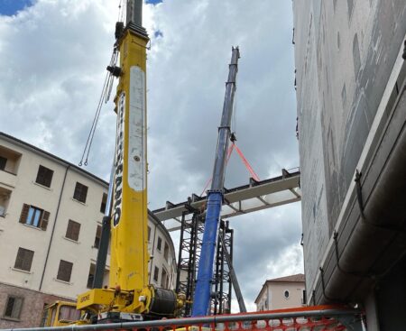 L’Aquila: montaggio impalcato ponte Belvedere