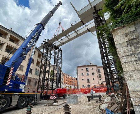 L’Aquila: montaggio impalcato ponte Belvedere