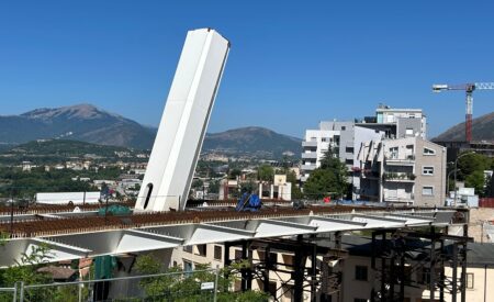 Belvedere, hotel Cristallo e scuola Alighieri: Passo Possibile chiede trasparenza