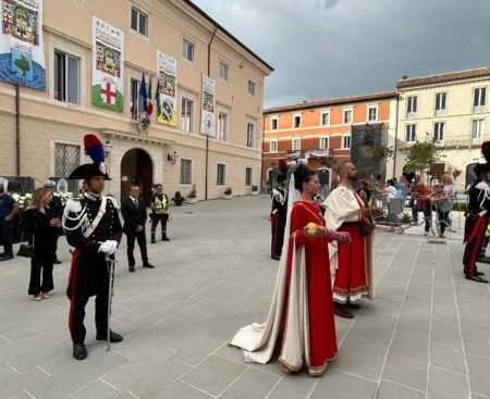 731^ Perdonanza Celestiniana, corteo della Bolla e apertura Porta Santa