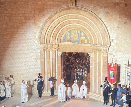 731^ Perdonanza Celestiniana, corteo della Bolla e apertura Porta Santa