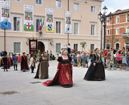 731^ Perdonanza Celestiniana, corteo della Bolla e apertura Porta Santa