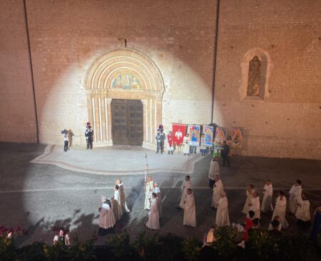 731^ Perdonanza Celestiniana, corteo della Bolla e apertura Porta Santa