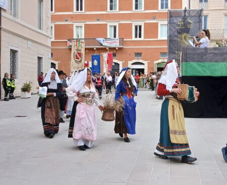 731^ Perdonanza Celestiniana, corteo della Bolla e apertura Porta Santa