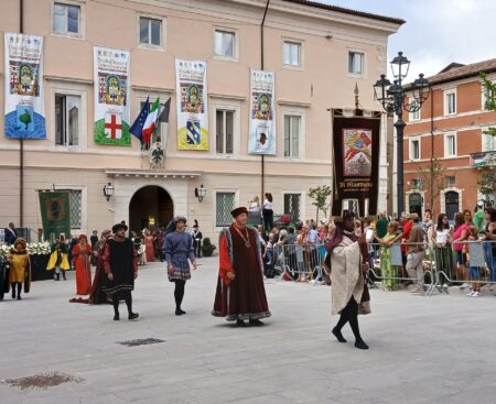 731^ Perdonanza Celestiniana, corteo della Bolla e apertura Porta Santa