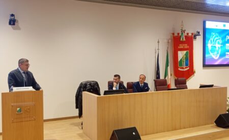 Tecnologia indossabile e monitoraggio contro gli infarti: arriva “Policardio”