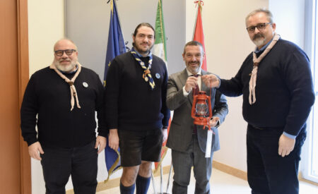 Gli scout Agesci consegnano “Luce della Pace da Betlemme” a Sospiri