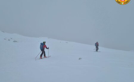 Bloccati nella nebbia sulla Piana di Campo Imperatore: recuperati dal Soccorso Alpino