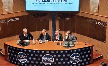L’Aquila: grande partecipazione alla presentazione de “La fiamma dimezzata”
