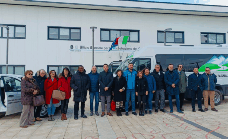 Disabili e fragili: Unione comuni montagna Aq acquista un minibus e un’auto