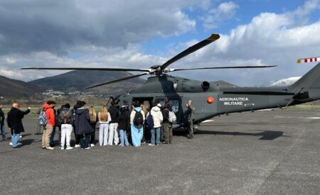 All’aeroporto di Preturo l’aeronautica militare incontra gli studenti