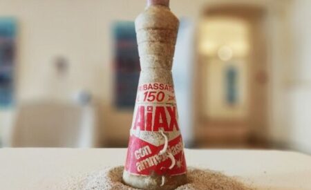 Avezzano: in mostra i “fossili” di plastica recuperati dal mare