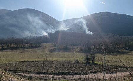 Trasacco: incendio in area collinare domato dai Vigili del fuoco dell’Aquila