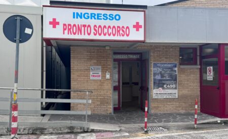 Incidente alle Capannelle: motociclista ferito trasportato al San Salvatore