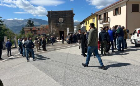 L’Aquila: la città dice addio a Bubbolo, i funerali nella chiesa di Gignano