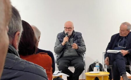 Tornano ad alzarsi i pugni dimenticati di uomini aquilani sospinti da un sogno