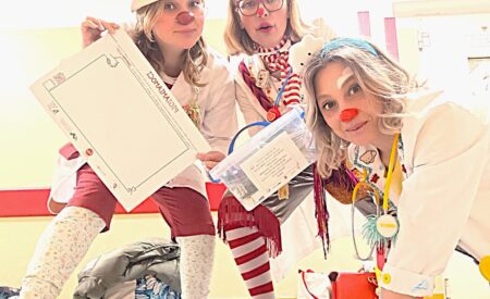 I clown dell’associazione Brucaliffo in corsia per parlare di cura
