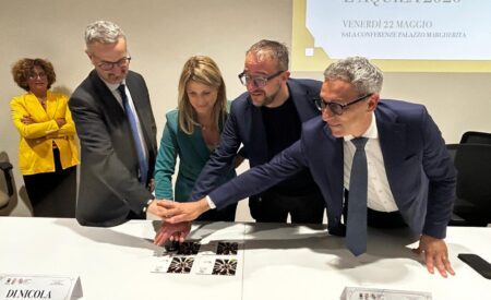 Un francobollo per celebrare L’Aquila Capitale Italiana della Cultura 2026