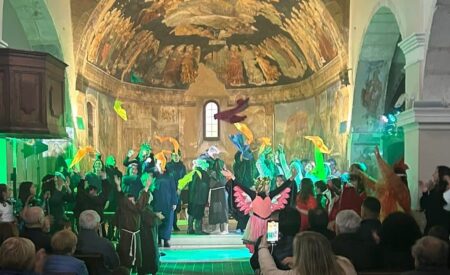 “Forza Venite Gente AQ”, emozioni e fraternità a Tornimparte