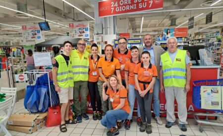 Un successo la raccolta alimentare al supermercato Carrefour