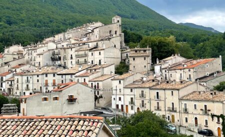 Sorelle scomparse: si concretizza l’ipotesi della fuga con qualcuno