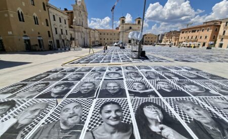 ‘Inside Out’: le facce degli aquilani in piazza Duomo fino al 15 luglio
