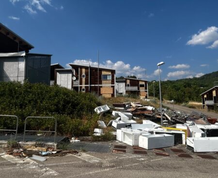 L’Aquila: degrado ambientale ai Map di Cansatessa