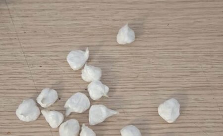 Viaggia con 14 dosi di cocaina in macchina: un arresto a L’Aquila