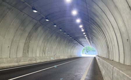 SS 260: finalmente accese le luci nella galleria Madonna del viaggiatore