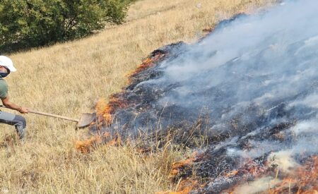 Incendio di Roio, Perilli: «Aiutateci a tentare di spegnerlo»