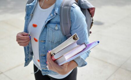Abruzzo, 15mila euro per andare a studiare all’estero: ecco chi può averli