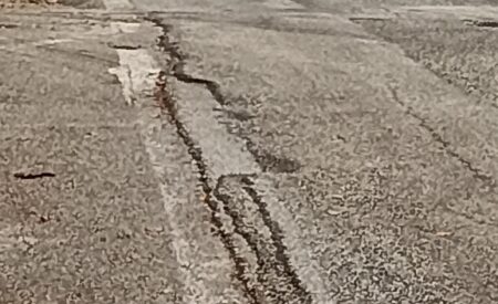 Assenza di segnaletica orizzontale e velocità in via Piemonte: la segnalazione di un cittadino