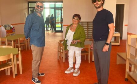 Riaprono quattro scuole, ma per le opposizioni ci sono ancora tante risposte da dare