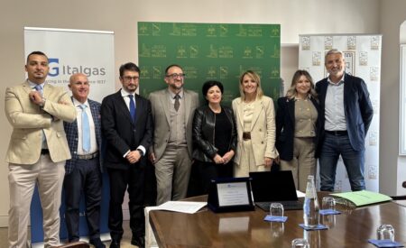 Italgas dona 270 computer all’Aquila, aiuti anche ai piccoli comuni