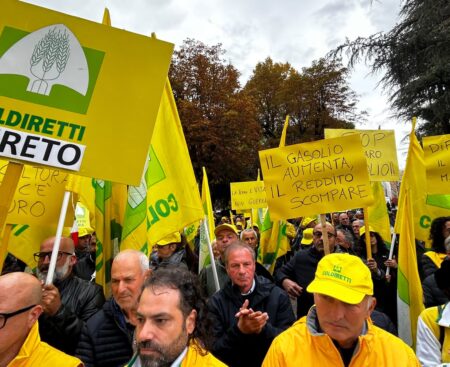L’Aquila, manifestazione di Coldiretti contro il caro gasolio