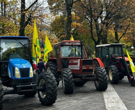 L’Aquila, manifestazione di Coldiretti contro il caro gasolio