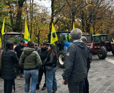 L’Aquila, manifestazione di Coldiretti contro il caro gasolio