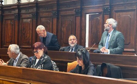 Bilancio consolidato: utile di 14,4 milioni, ma l’opposizione attacca su debiti e servizi